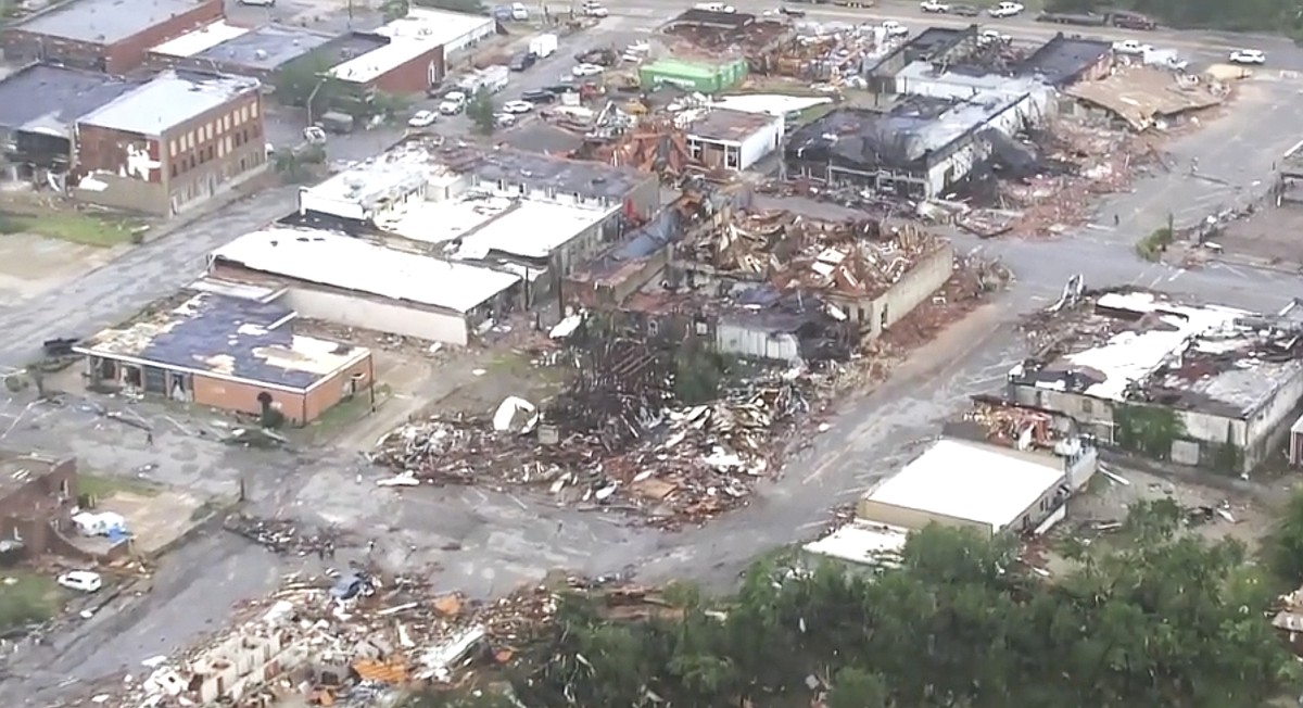 Tornadoes kill 2 in Oklahoma as governor issues state of emergency for ...