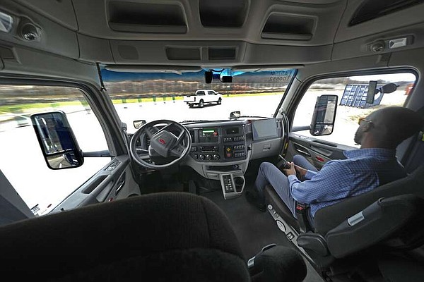 Driverless freight trucks cruise toward public debut in late 2024 | The Arkansas Democrat-Gazette - Vimarsana News