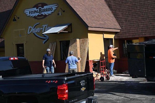 Car plows into Flying Burrito in Fayetteville; two injured in crash | The Arkansas Democrat-Gazette - Vimarsana News