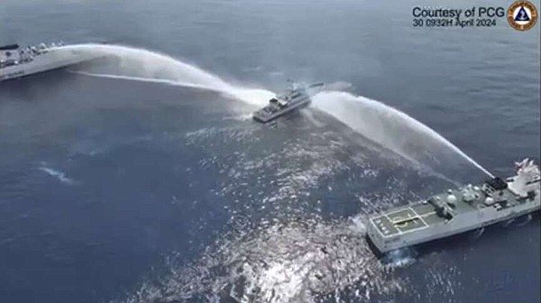 Philippine patrol boats sprayed by Chinese coast guard vessels | The Arkansas Democrat-Gazette - Vimarsana News