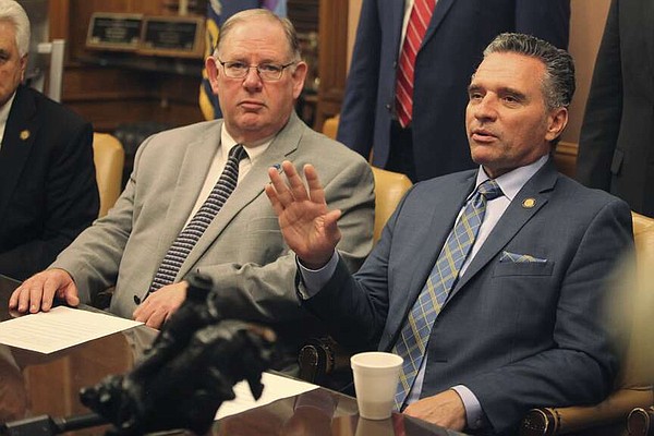 Some Kansas lawmakers want the Chiefs and Royals to come to their state, but a stadium plan fizzled - Vimarsana News
