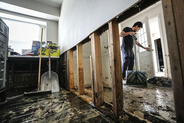 Floodwaters begin to recede in Texas | The Arkansas Democrat-Gazette - Vimarsana News