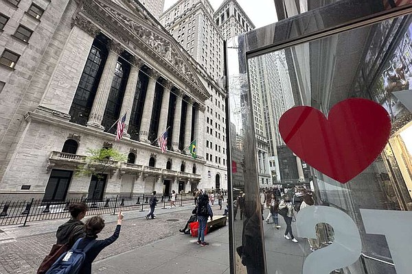 Dow logs record finish as indexes see weekly gain | The Arkansas Democrat-Gazette - Vimarsana News