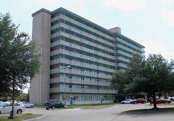 Fans being collected for residents of Robison Terrace. Texarkana high-rise building having problems with air conditioner, according to visitor. - Vimarsana News