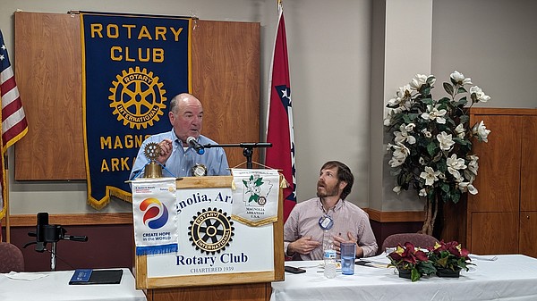 Bruce Maloch speaks about the need for government transparency at Rotary - Vimarsana News