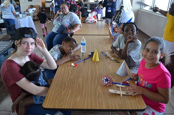 Flyers brave weather for Day 2 of air event | Pine Bluff Commercial News - Vimarsana News