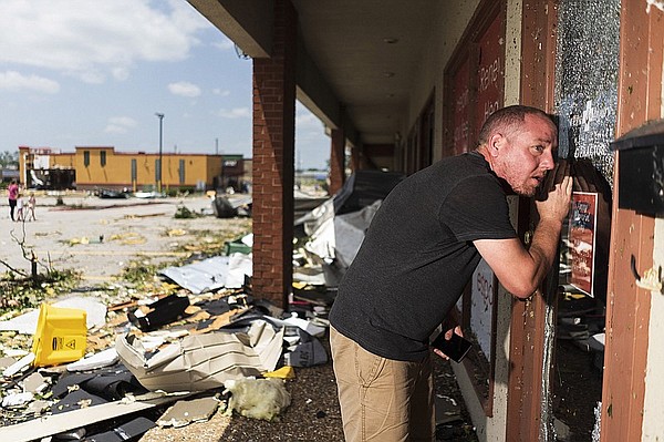 Eight killed in Arkansas tornadoes Sunday morning