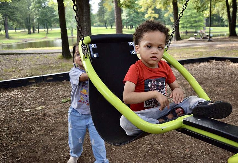 PHOTO | In The Swing Of Things | Texarkana Gazette