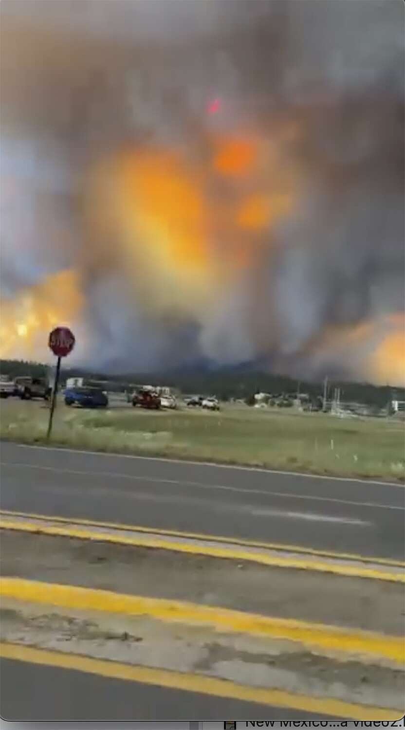 NM governor declares emergency as thousands flee wildfires that have ...