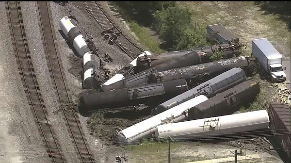 Illinois derailment empties town briefly | Northwest Arkansas Democrat-Gazette