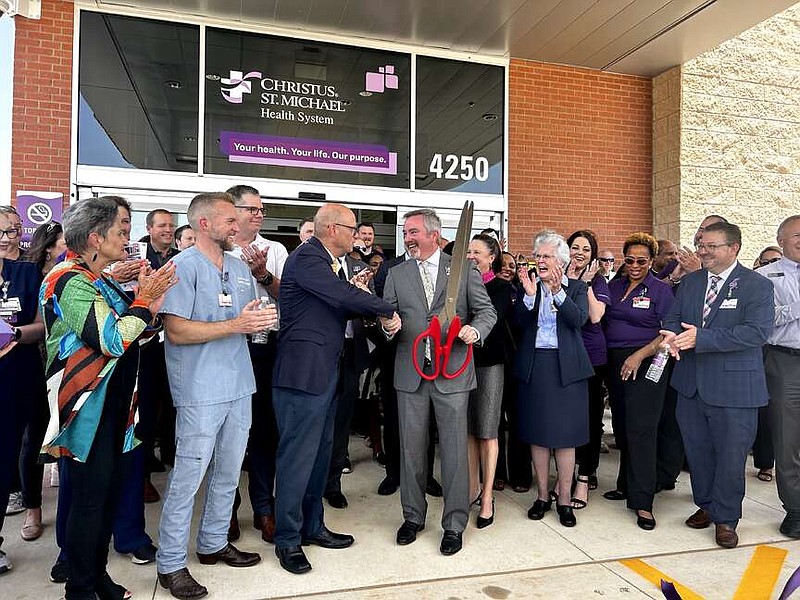 CHRISTUS St. Michael hosts ribboncutting, blessing ceremony at new
