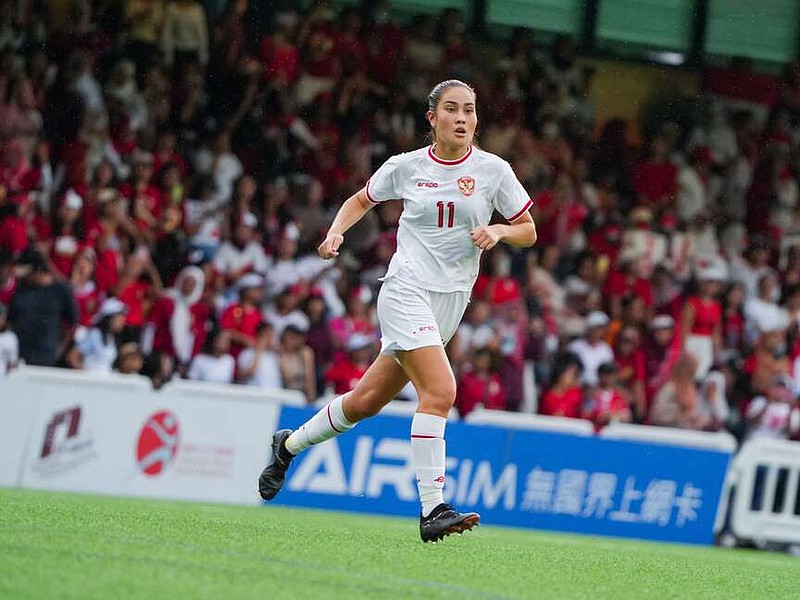 Sydney Hopper of Bentonville plays for the Indonesia Women's National Team during a friendly against Hong Kong on July 14. 
(Courtesy of Timnas Indonesia)