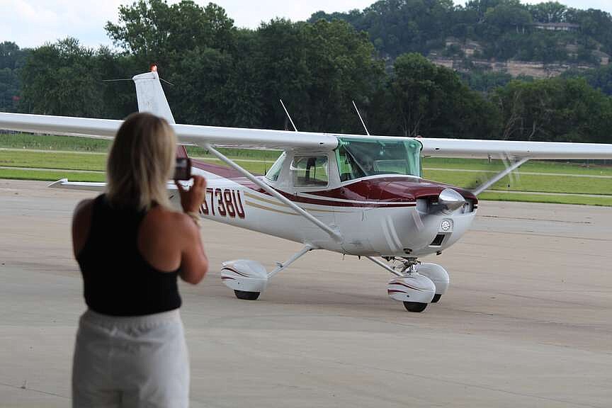 Local teenager takes first solo flight | Jefferson City News Tribune