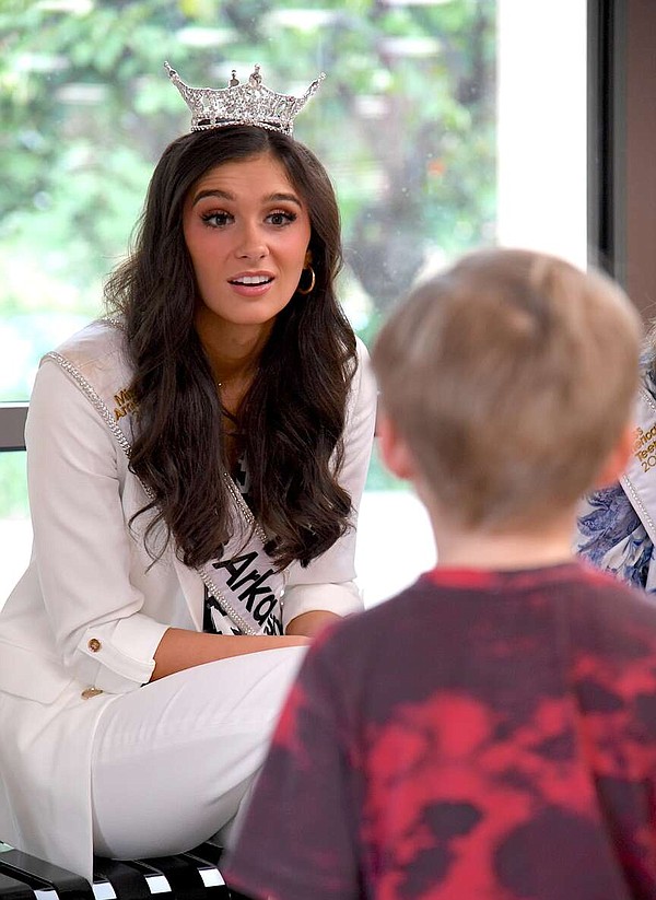 WATCH | Title appearance: Library hosts Miss Arkansas, Arkansas’ Teen ...