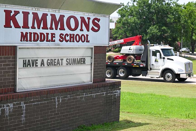 Fort Smith district bans cell phone usage at Kimmons, Ramsey middle