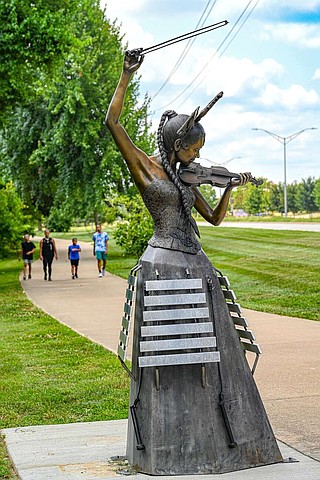 Parks department installs interactive sculpture on West Edgewood