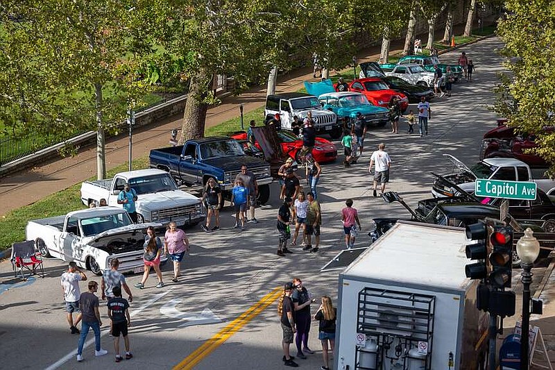 People flock downtown for Christmas in July Jefferson City News Tribune