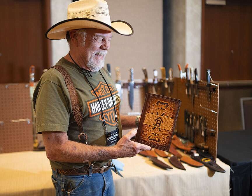 PHOTOS: Custom knife makers converge on Rogers for show | Northwest ...