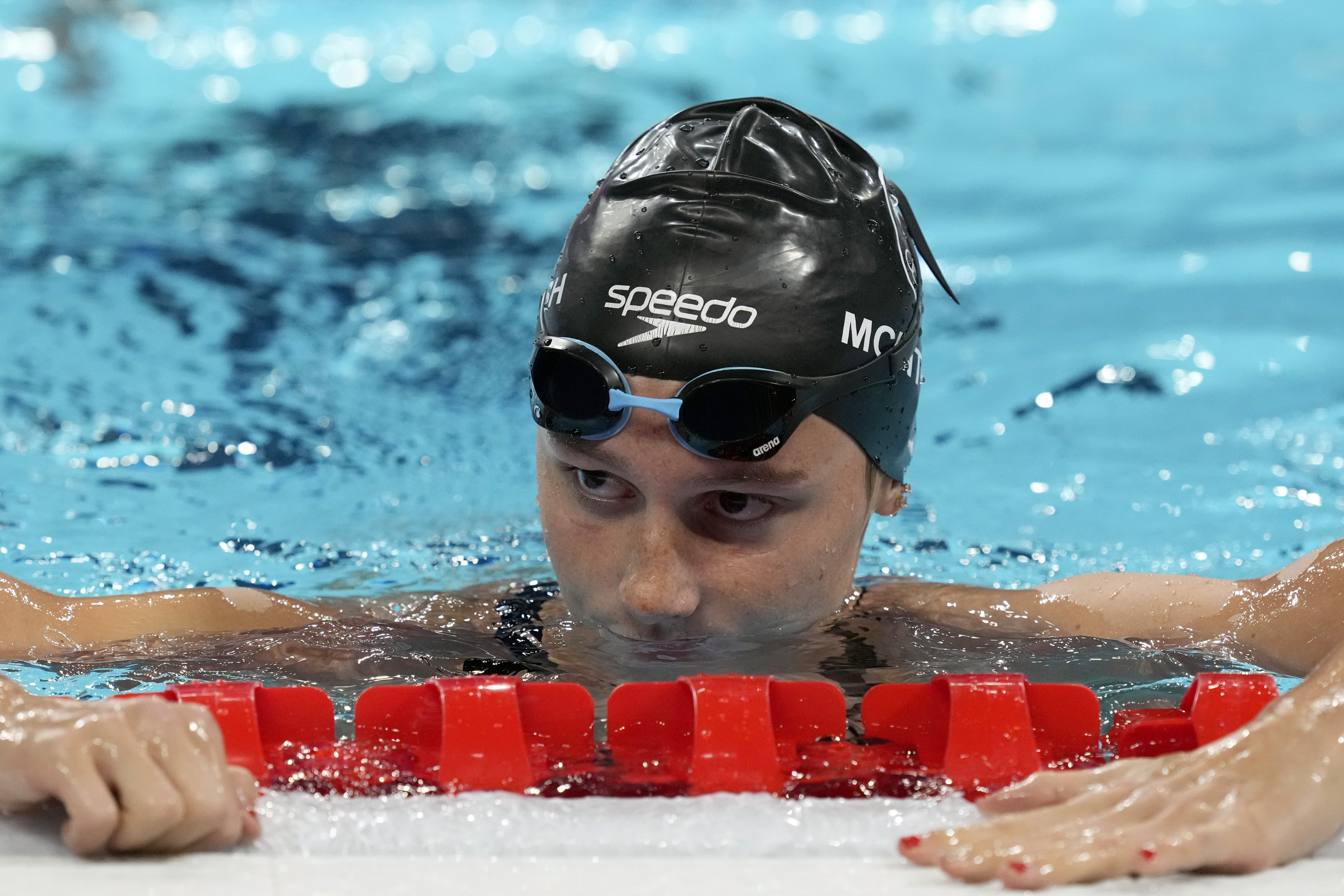 Katie Ledecky swims into history with 800 freestyle victory