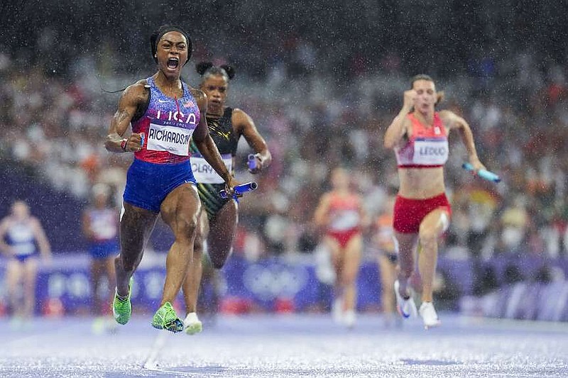 Richardson rallies U.S. women in Olympic 4x100 while men shut out again