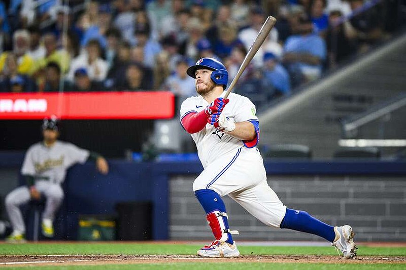 Guerrero runs hitting streak to 21 games as Blue Jays win The