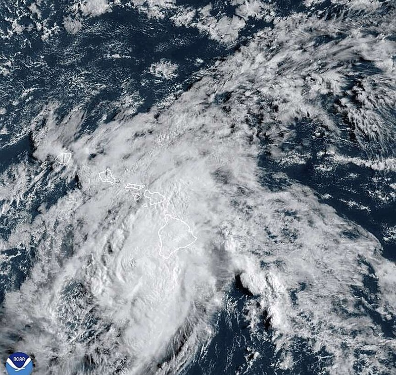 Hurricane Hone sweeps past Hawaii and dumps enough water to ease