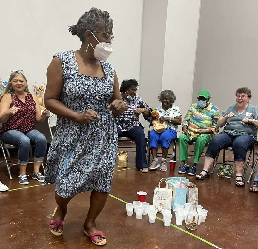 Homemakers club holds picnic