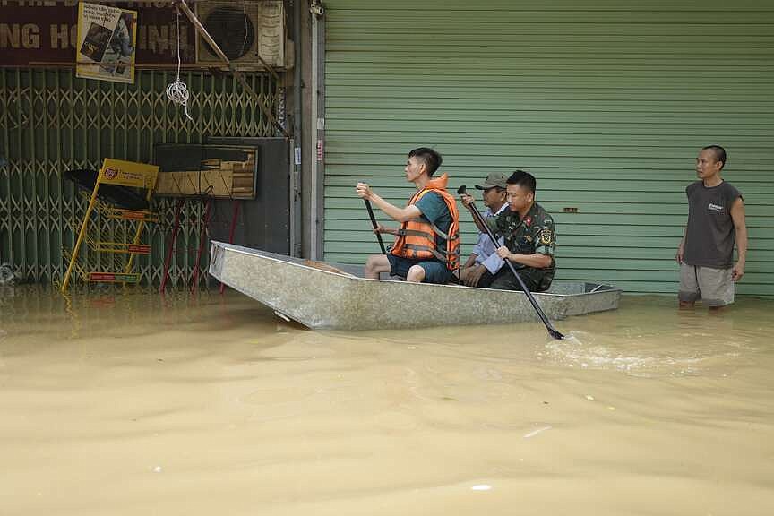 199 dead, 800 hurt in Vietnam typhoon