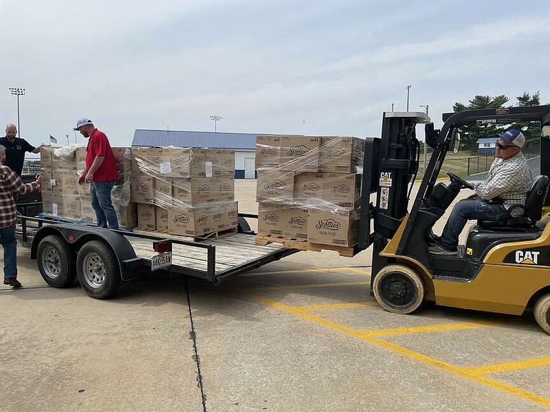 Dollar General donates tissues to Callaway County school districts