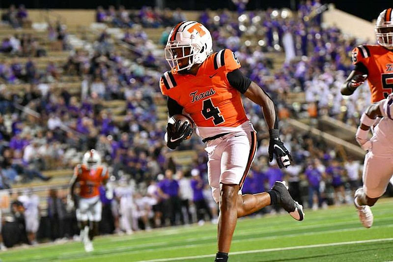 Prep Football Texas High stays true to its ‘standard’ with another big