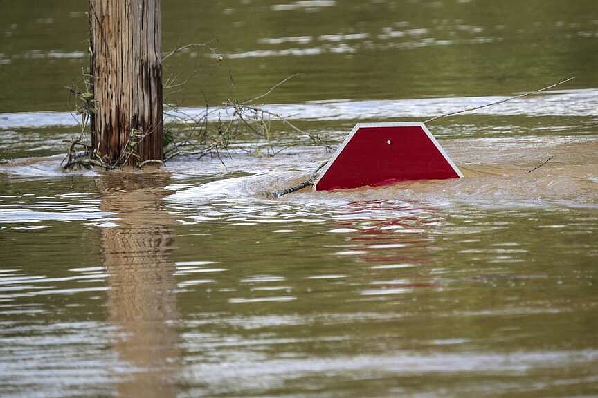 Death toll rises from Helene while supplies are rushed to North ...