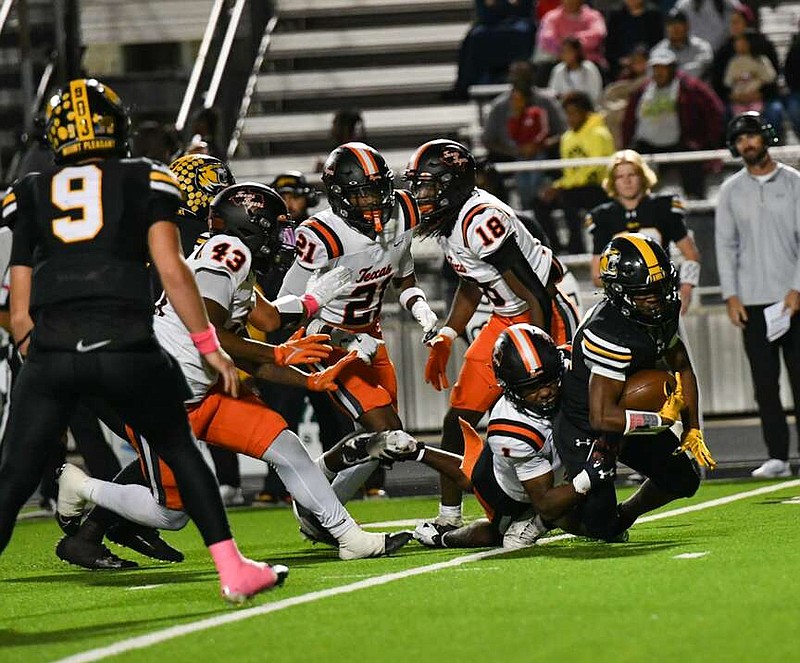 Prep Football Texas High romps past Mount Pleasant, 4921 Texarkana