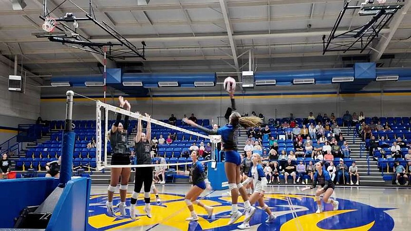 Lakeside MTXE freshman London Jackson (27) returns a ball across the net in a Sept. 17 game against Benton at Lakeside Sports Complex. (The Sentinel-Record/Bryan Rice)