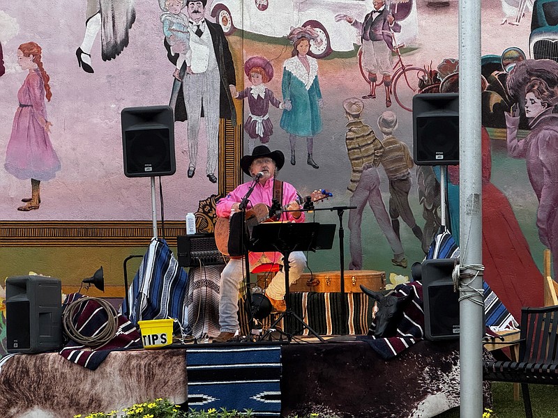 Glenn Parker, plays live music at November First Friday Market
(photo by Kate Flynn)