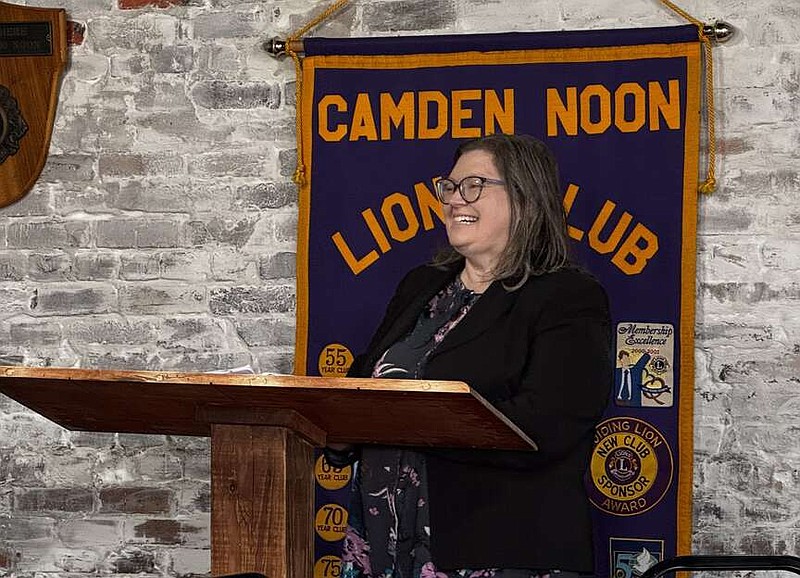 Laurie Kelly speaks to Camden Noon Lions Club about the Chilli Cook-off and car show
(photo by Kate Flynn)