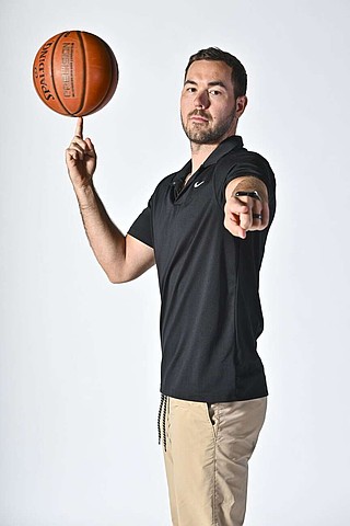 First-year Hackett coaches, old friends have Hornets on the path to ...