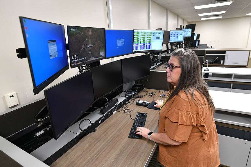 Fayetteville updates 911 response system, lets dispatchers receive ...