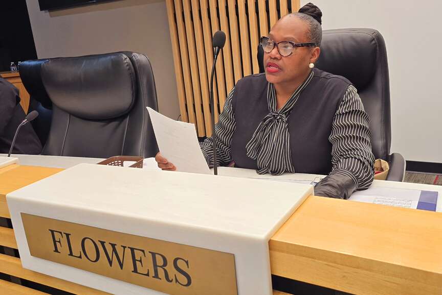 Flowers hears 1st City Council session