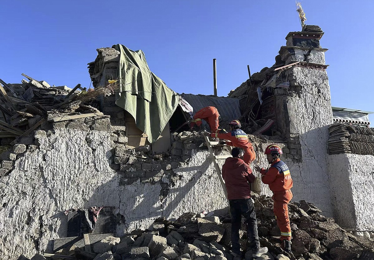 Tibet earthquake kills at least 126 people and leaves many trapped