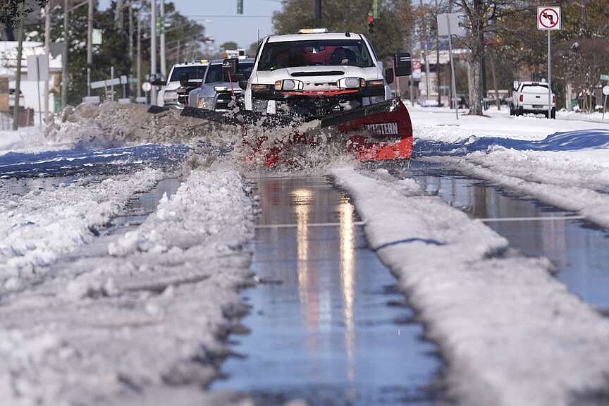 Winter storm spreads snow, sleet, freezing rain across Deep South ...
