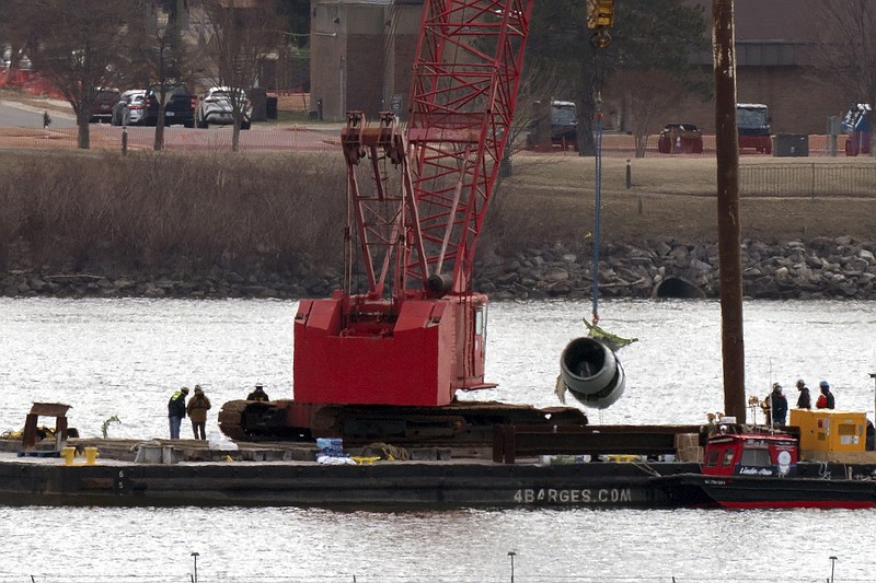 Salvage crews remove large portion of commercial jet from river after ...