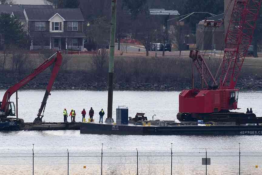 Engine, large portion of jet recovered from river by salvage crews ...