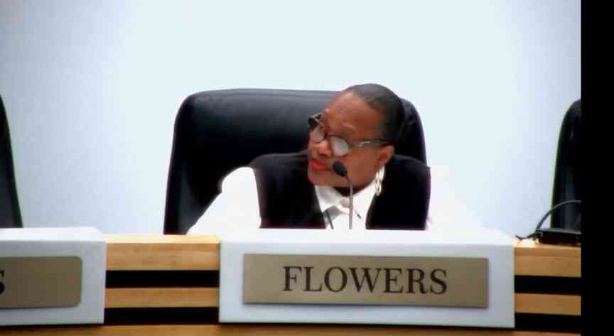 City Council talks over smoke shop ordinance