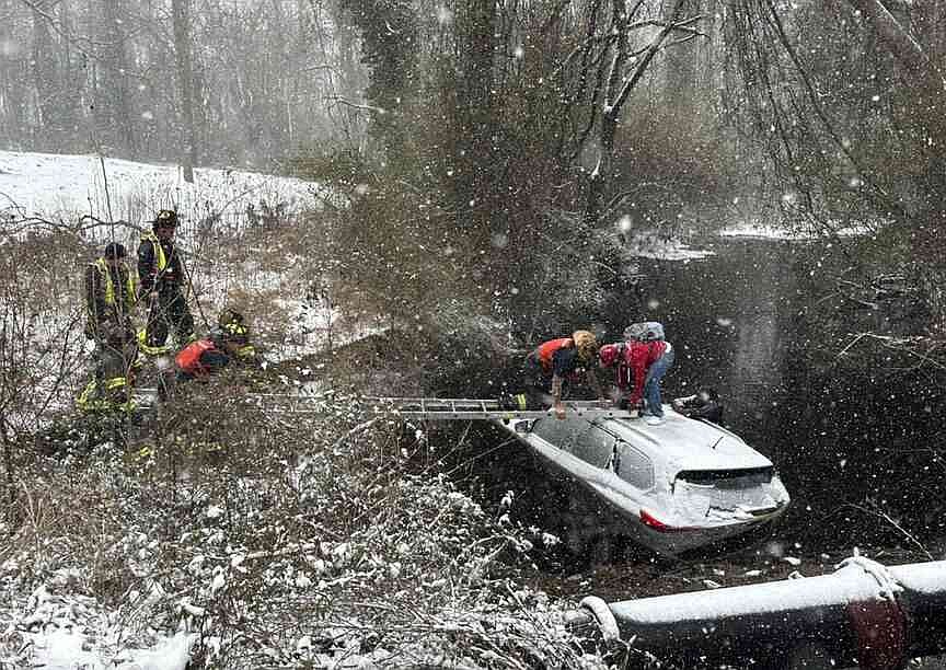 Snowy roads lead to hundreds of Virginia and North Carolina crashes as ...