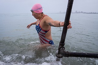 Just chillin': Chicago's frigid temps this week make Lake