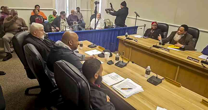 Panel of JPs debates ordinance
