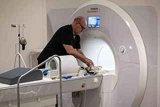 High-powered MRI machine gives doctors new views inside patients
