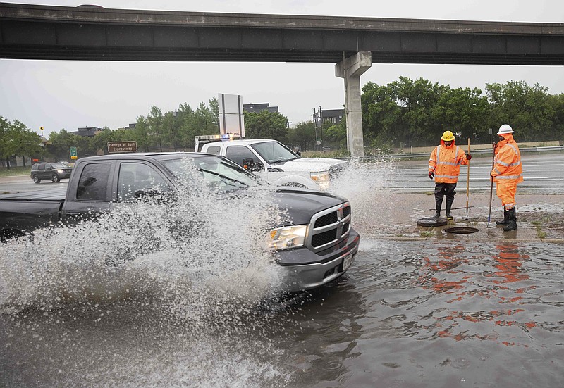 2 dead as slow-moving storms flood roads across Oklahoma and Texas | El ...