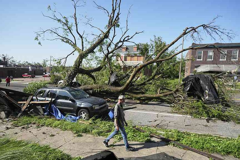 Mayor: At least 4 dead after tornado and severe storm batters St. Louis ...
