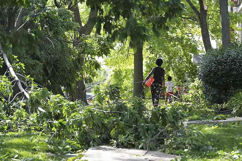 Mayor: At least 4 dead after tornado and severe storm batters St. Louis ...